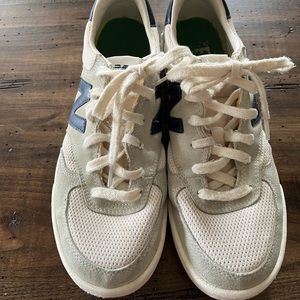 New Balance Revlite sneakers. Mens size 9. Good used condition.